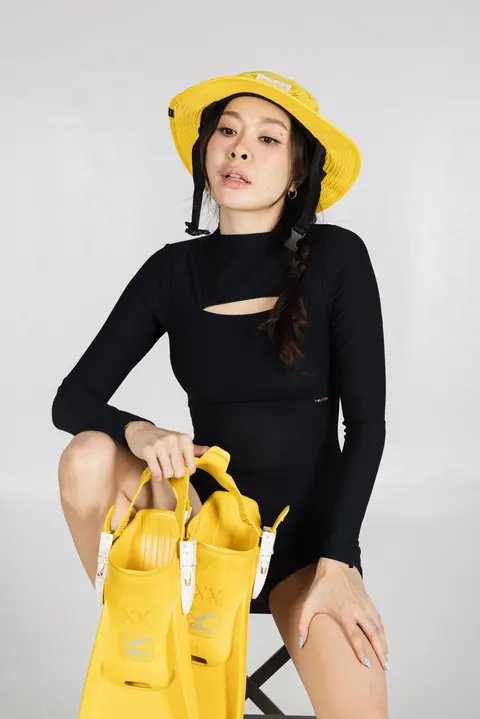 AQUATIQUE Mesh Yellow bucket hat, worn in the studio