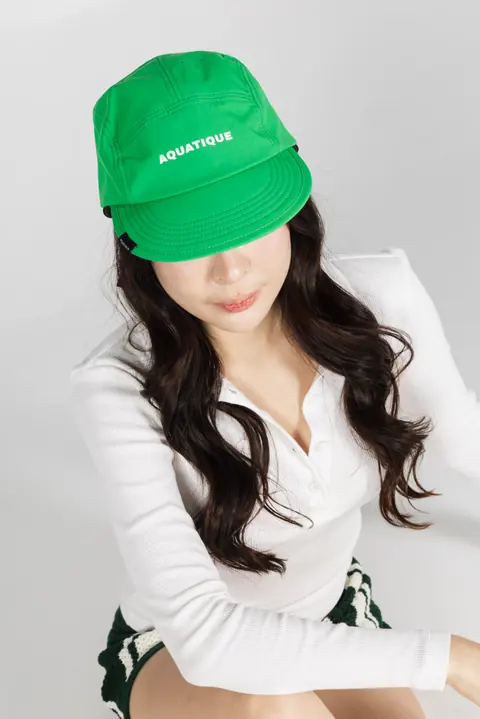 AQUATIQUE Sporty cap, worn in the studio